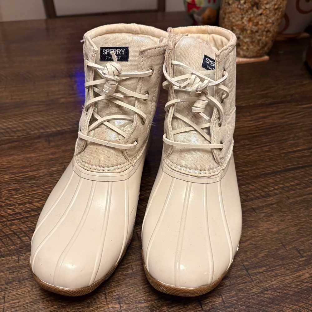 Sperry Off-White Duck Boots Girls size 4 ( big girl)
